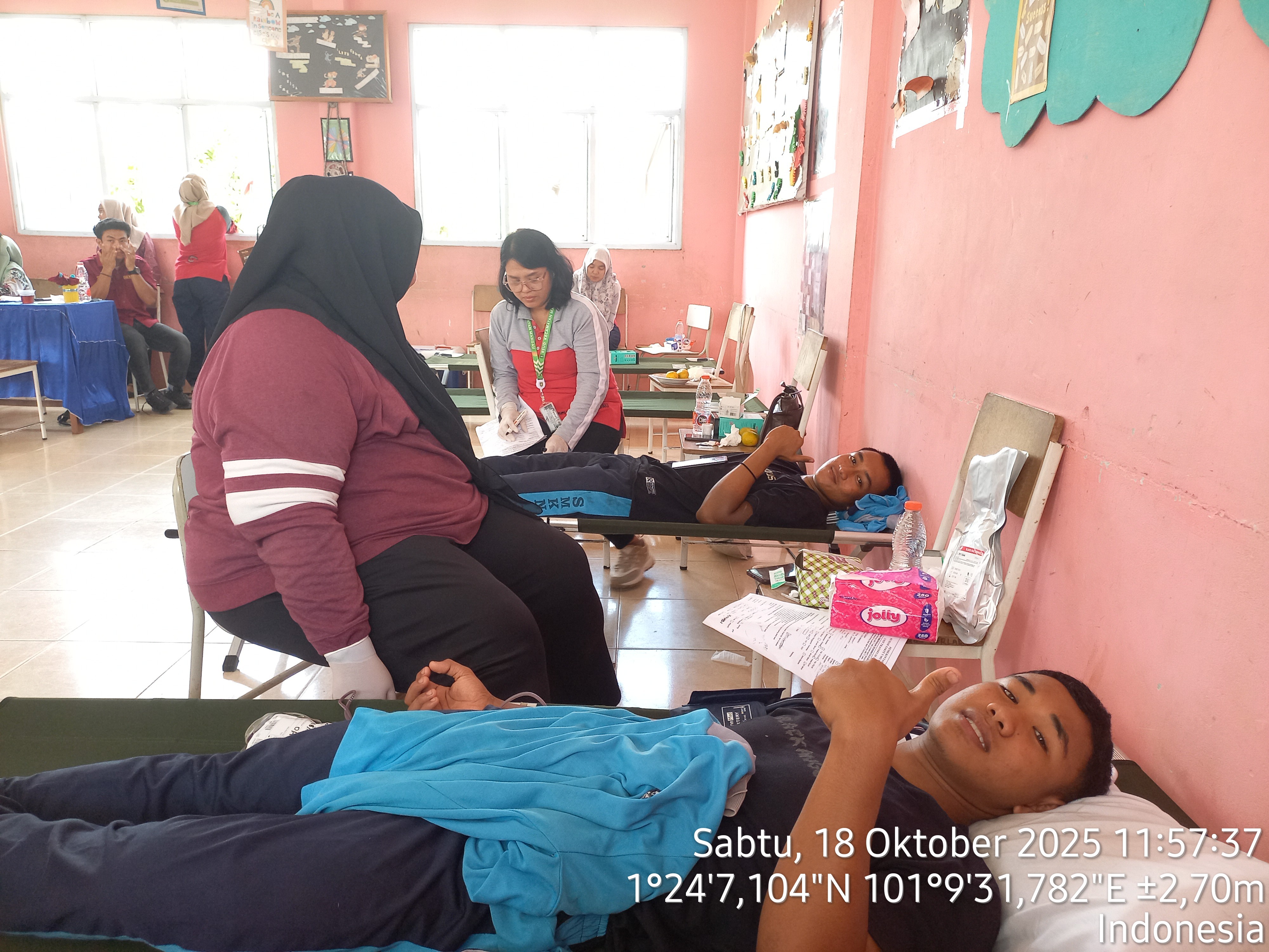 siswa SMK 3 Mandau ikut donor darah